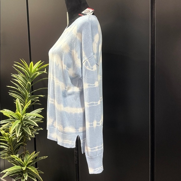 Design Story Knit Horizontal tie-dye stripe pullover sweater,slit sides - Picture 2 of 8